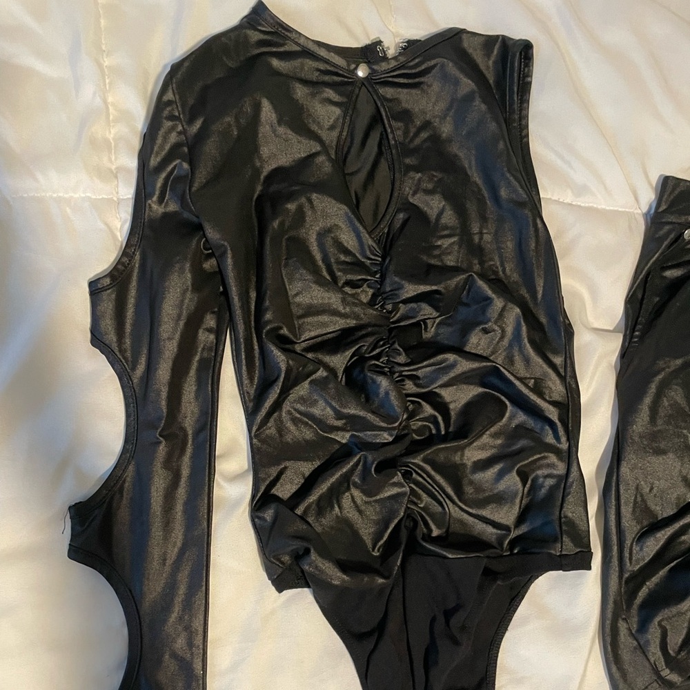 Maniere de Voir One Sleeve Cut Out Bodysuit - Black
 - UK 8 / US 4